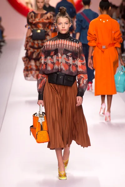 Look 19